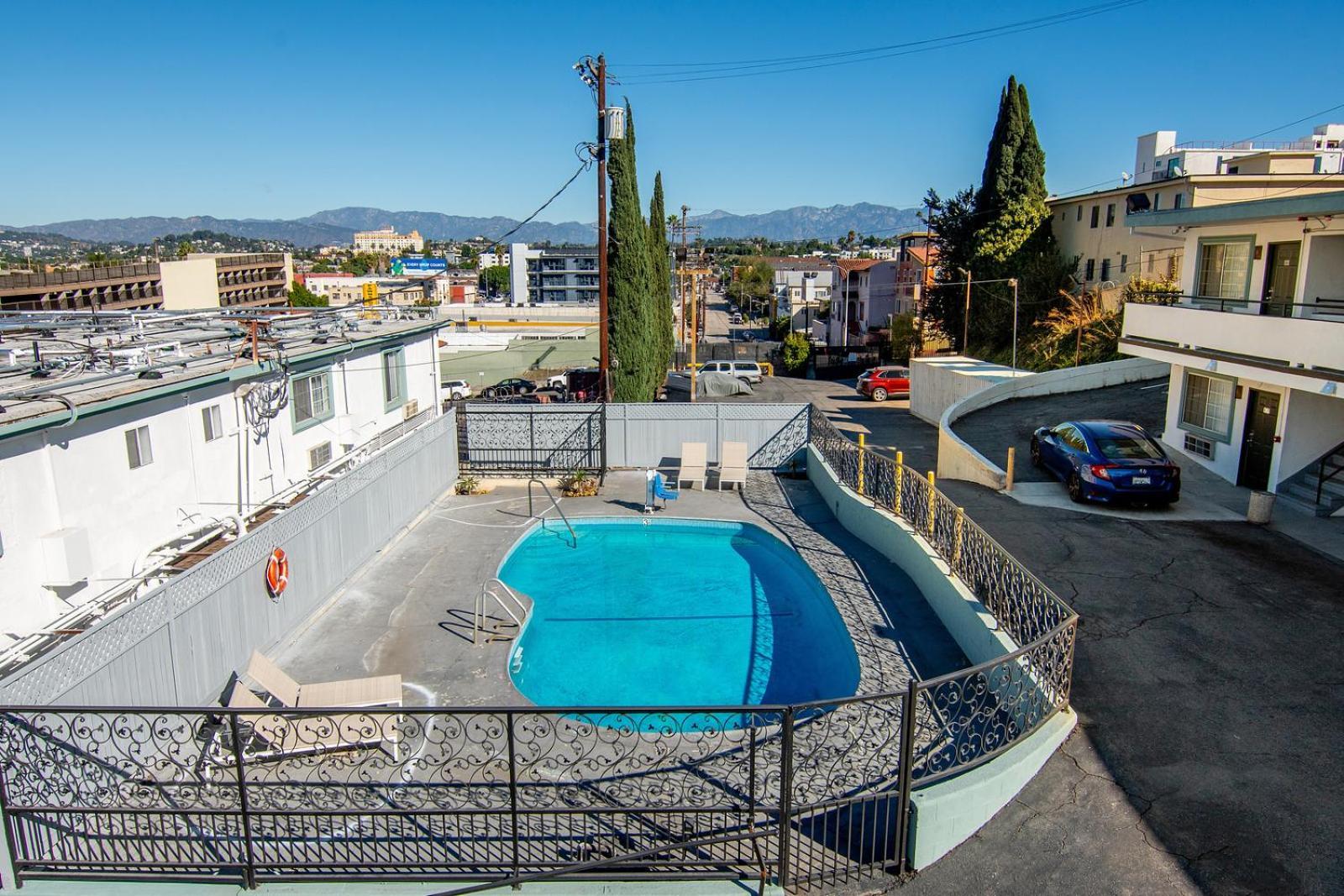 La Royal Viking Hotel Los Angeles Exterior photo